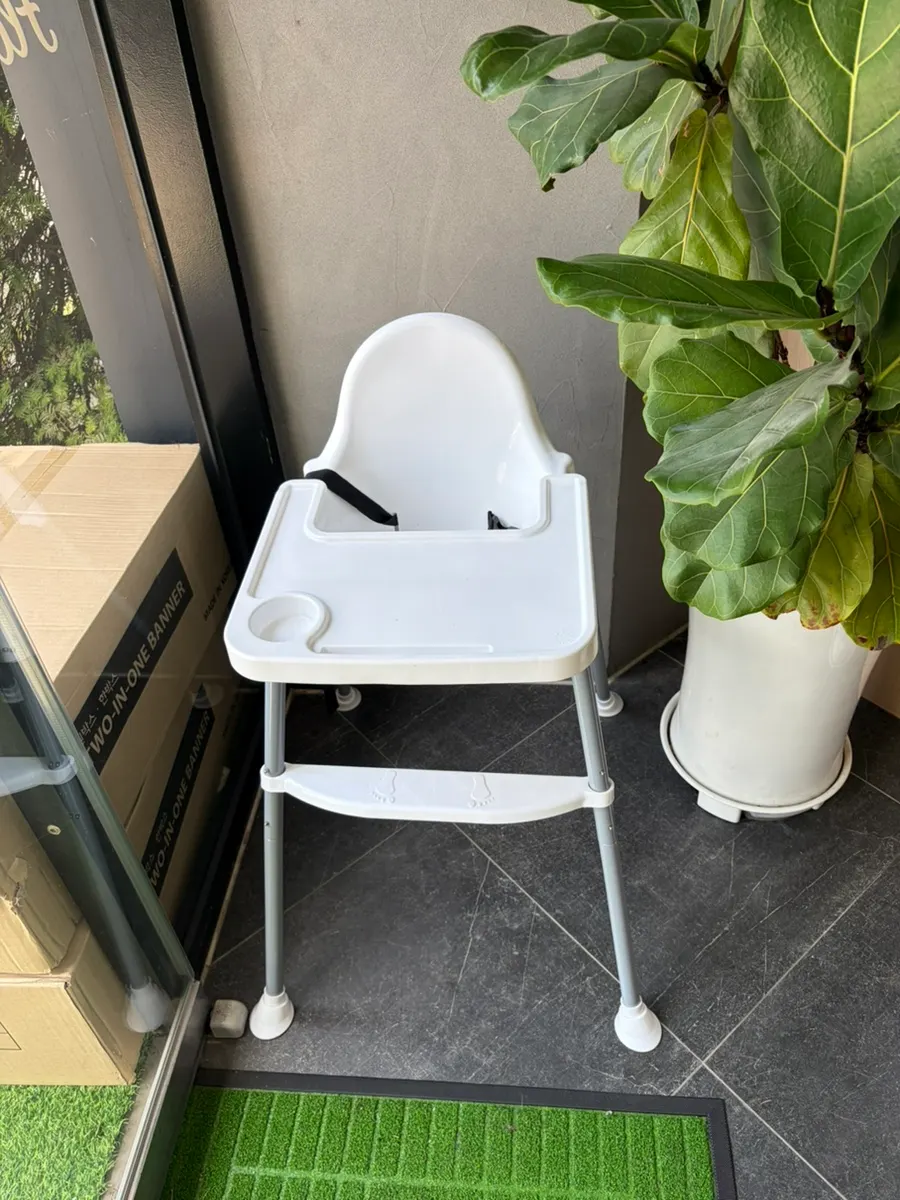 Window seats with high-back chairs inside the café