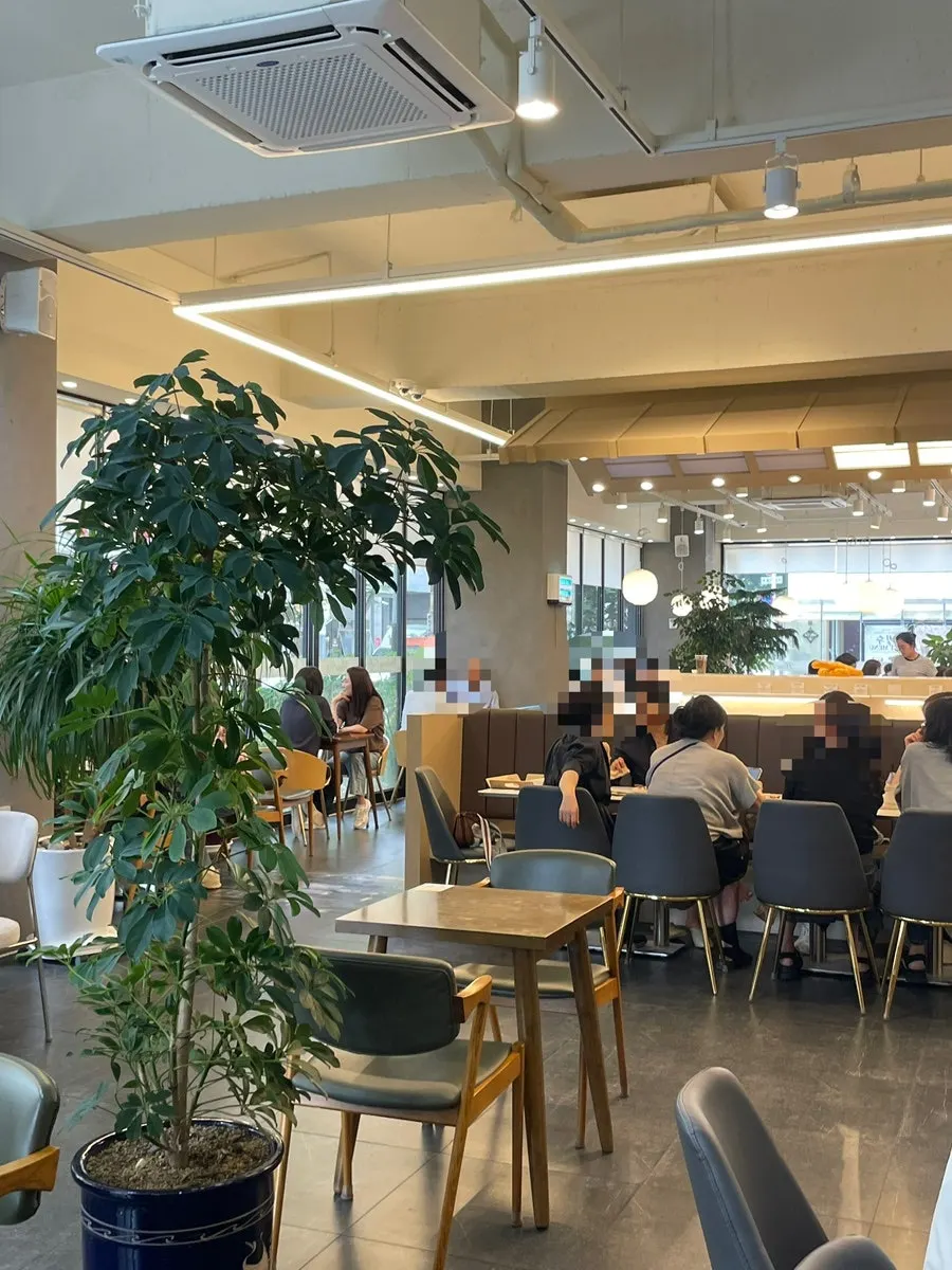 Spacious interior hall of Flowerpot Cafe