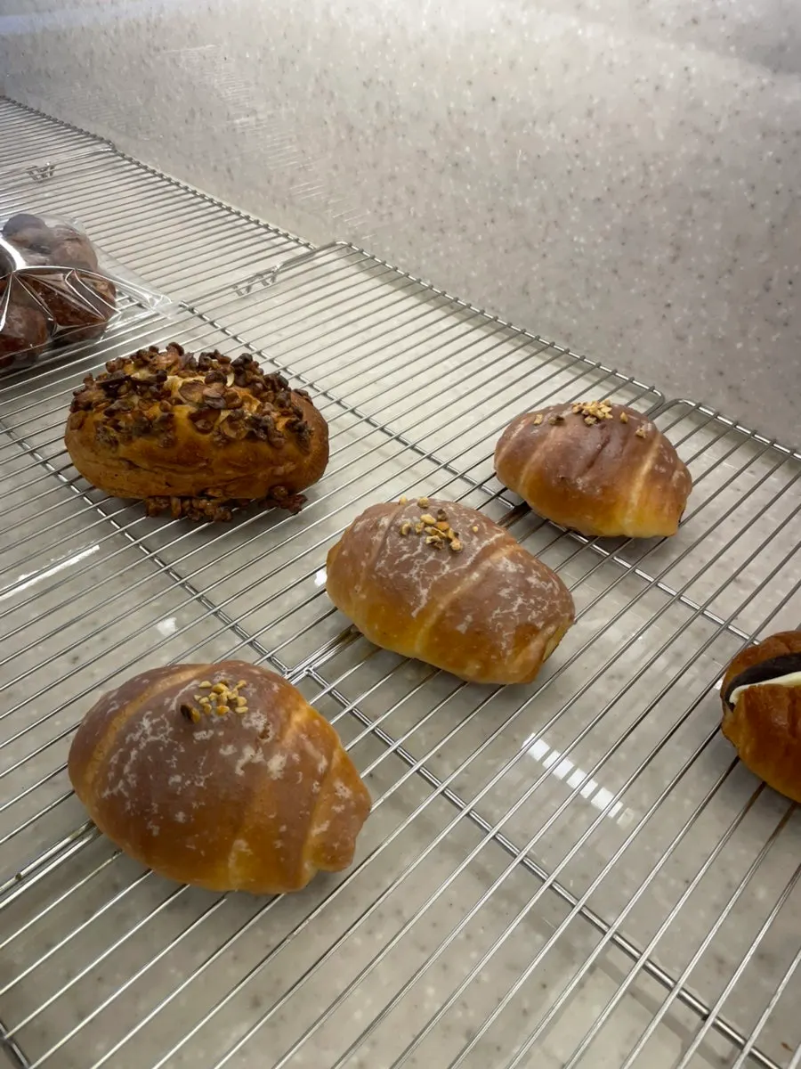 Sandwich display corner