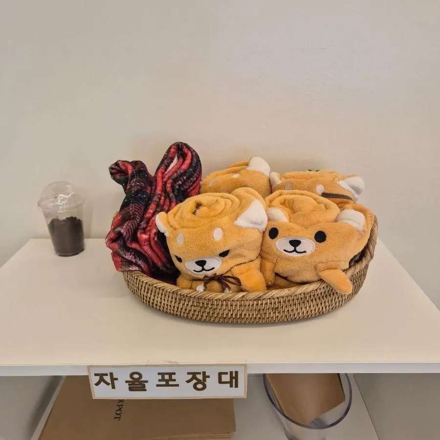 Self-service packing station for leftover bread