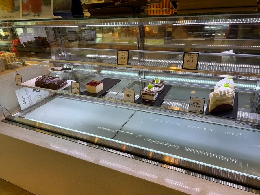 Display case with fig-topped croissants