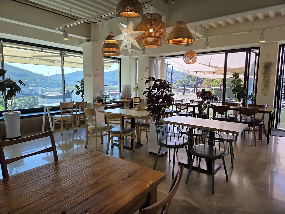Third floor of Flowerpot Cafe split into indoor and outdoor areas