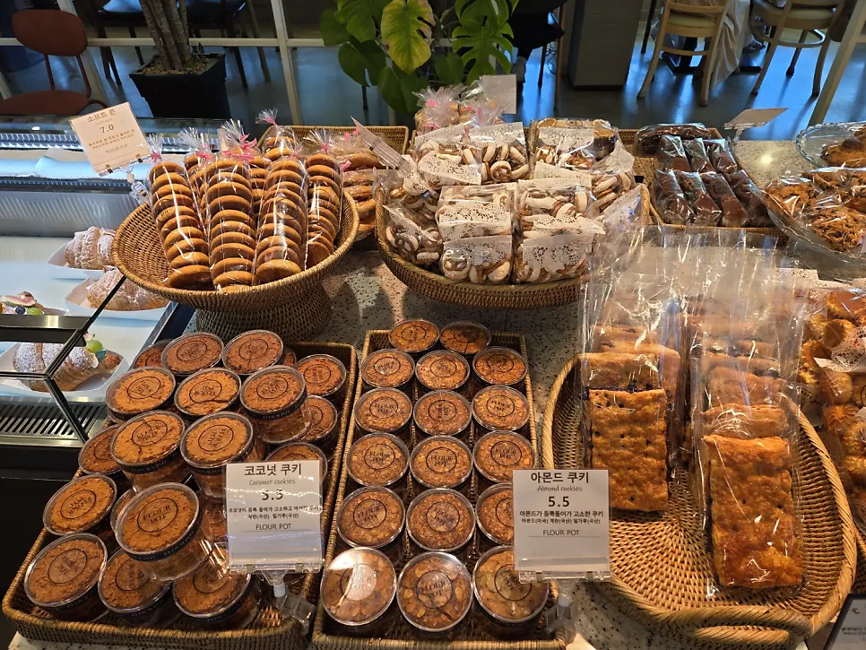 Bread display case with a wide variety at Flowerpot Cafe