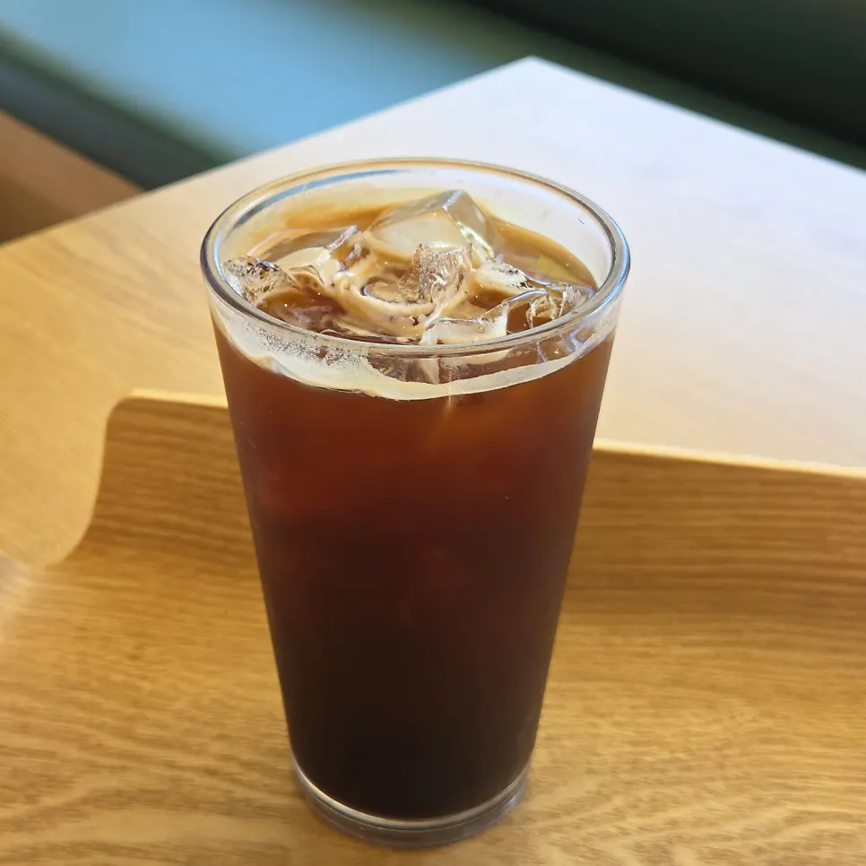Americano served together with the patbingsu set