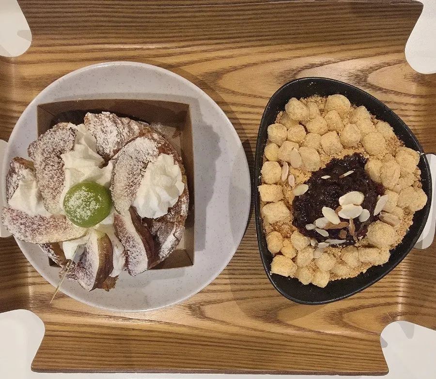 Injeolmi patbingsu and mont blanc together on the table