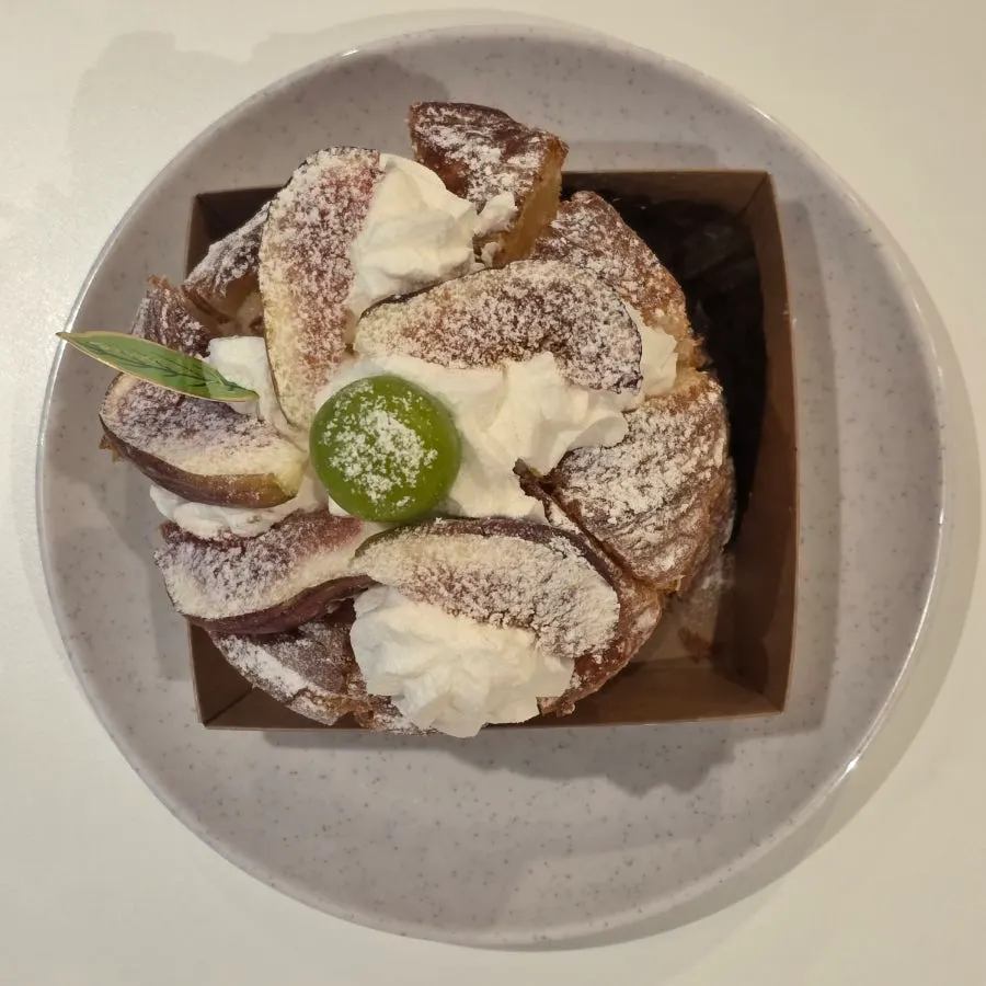 Cross-section of the mont blanc and its cream