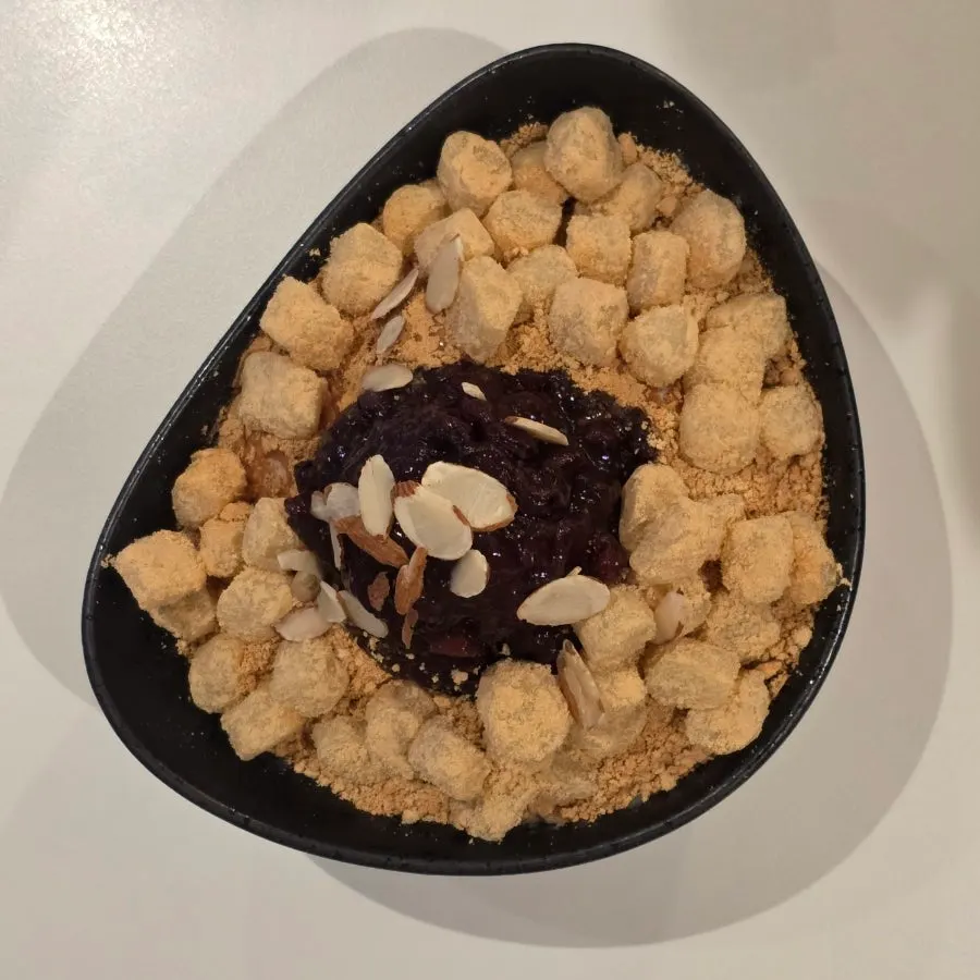 Injeolmi patbingsu at Flowerpot Cafe
