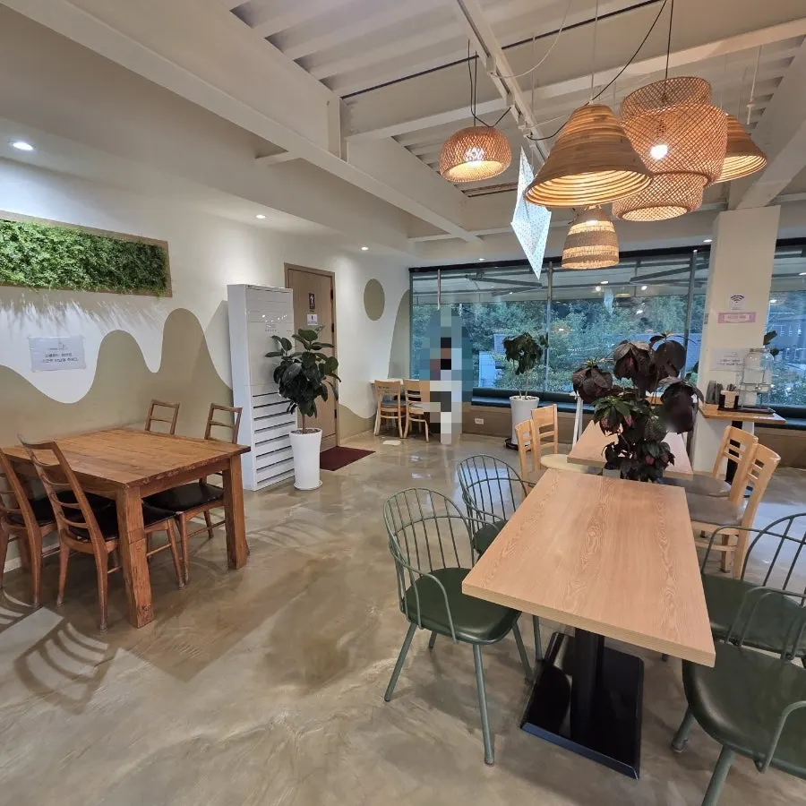 Outdoor terrace space on the third floor