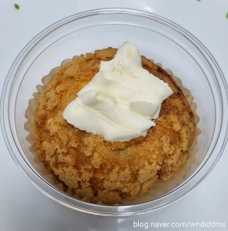 반으로 자른 크림치즈사과 슈 단면