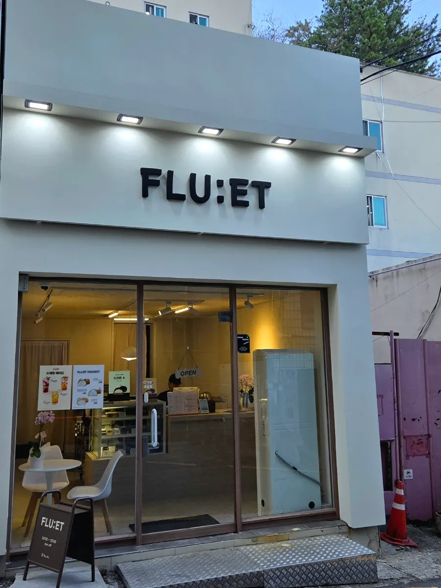 Inside FLU:ET, the dessert café in Sajik-dong