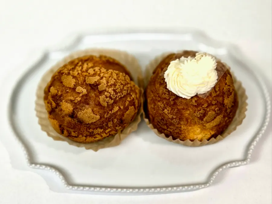 FLU:ET choux desserts laid out at home