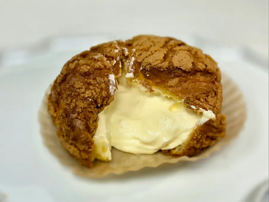 Cross-section of FLU:ET's plain choux, split in half