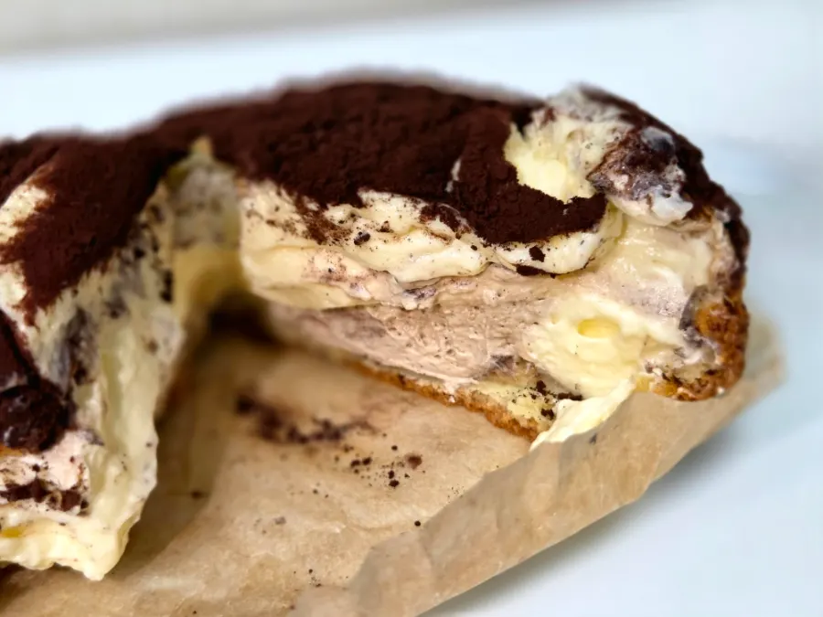 FLU:ET's tiramisu choux filled with mascarpone cream