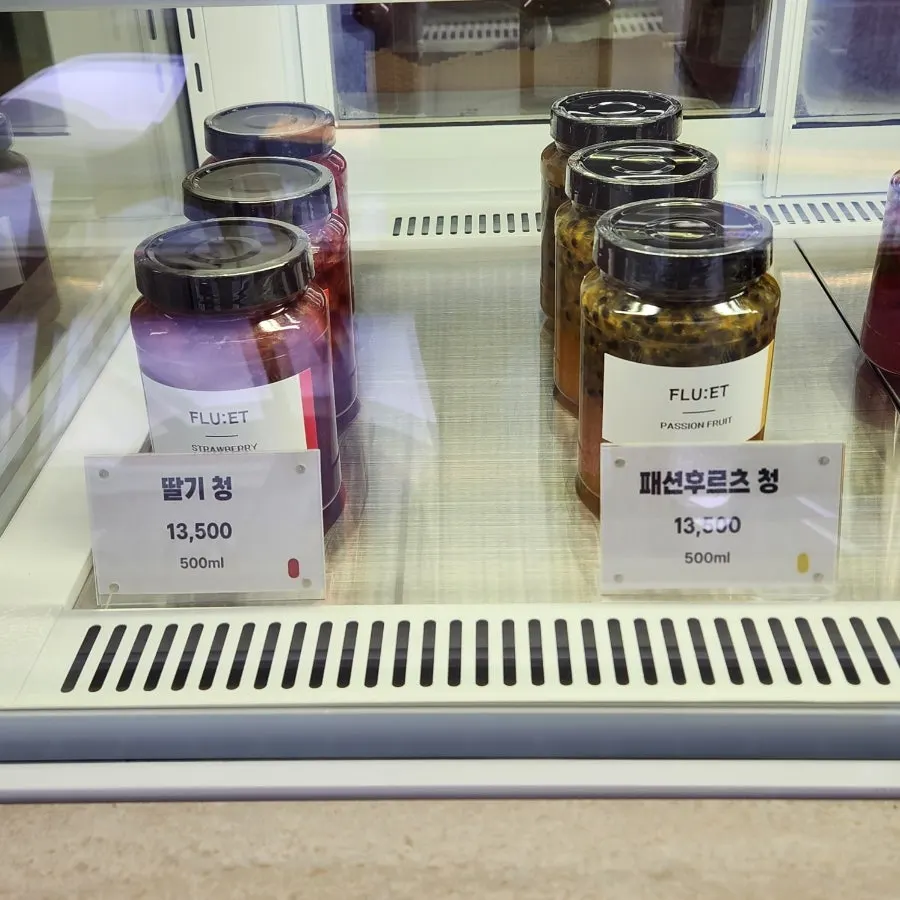 Display of fruit syrups at FLU:ET
