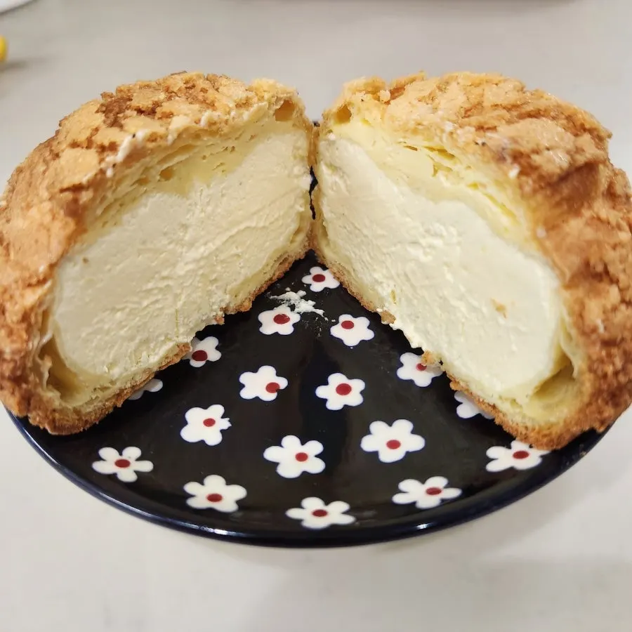 Close-up of the plain choux's cookie shell