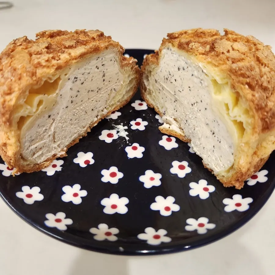 Naturally thawed Earl Grey choux