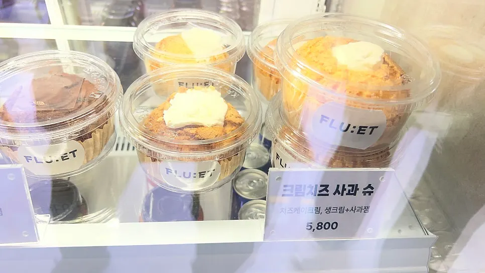 프루엣 진열장 속 슈 디저트