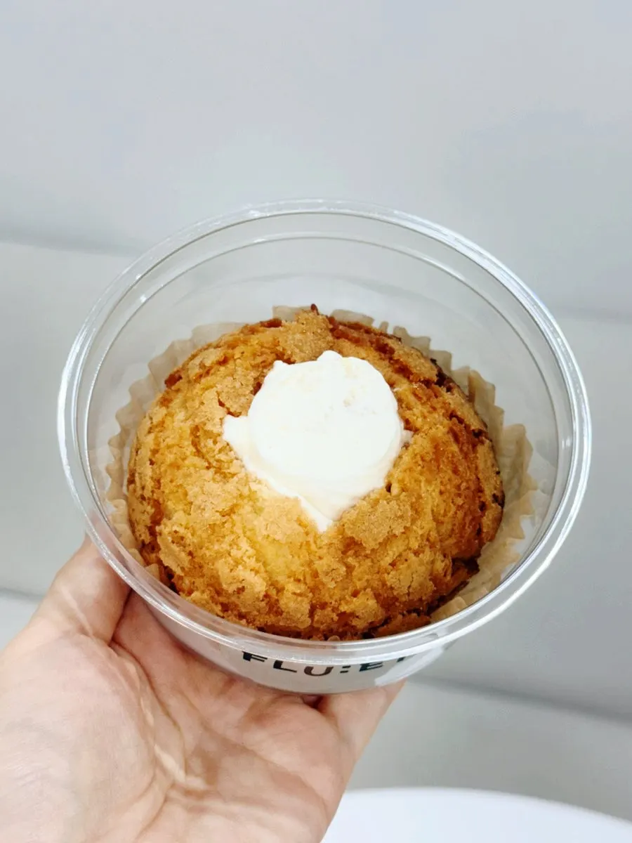 크림이 풍성한 얼그레이 슈 단면