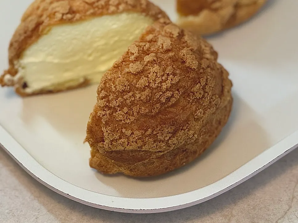 Packed choux dessert bag from FLU:ET
