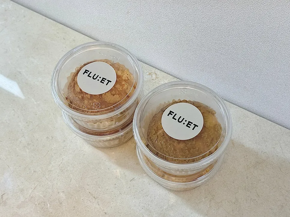 Packed choux with refrigeration storage instructions