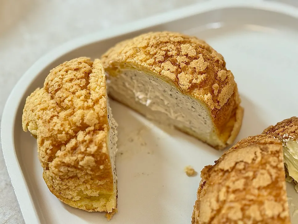 FLU:ET choux desserts with neat packaging