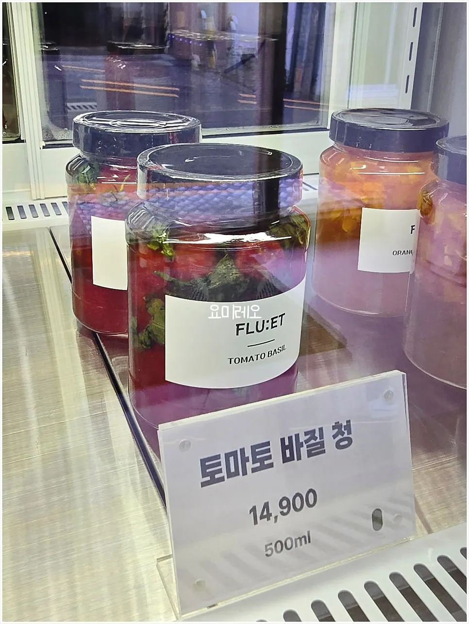 오븐에 구워낸 프루엣 쿠키 슈 진열 모습