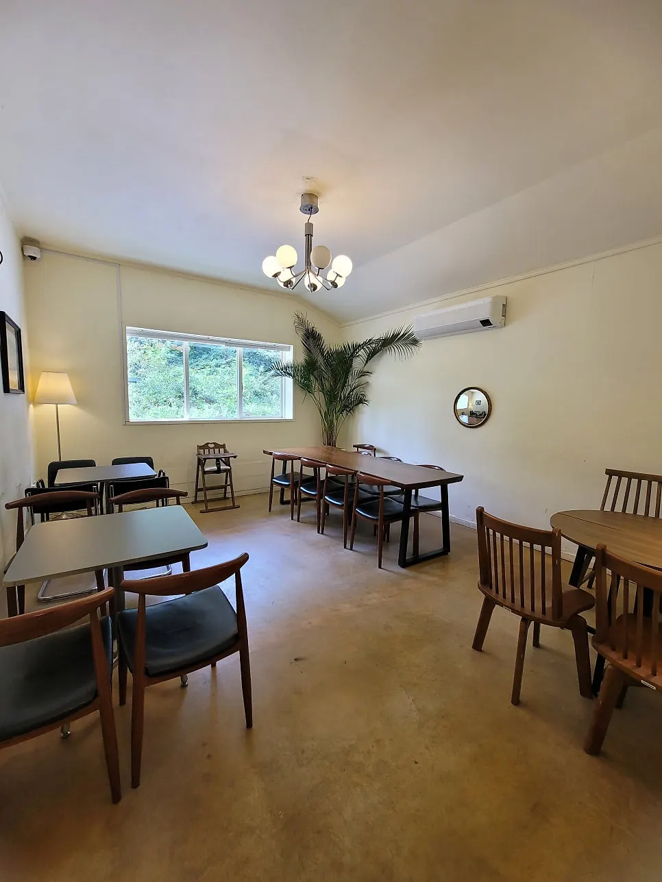 Two- and four-person seating arrangement at Forerest