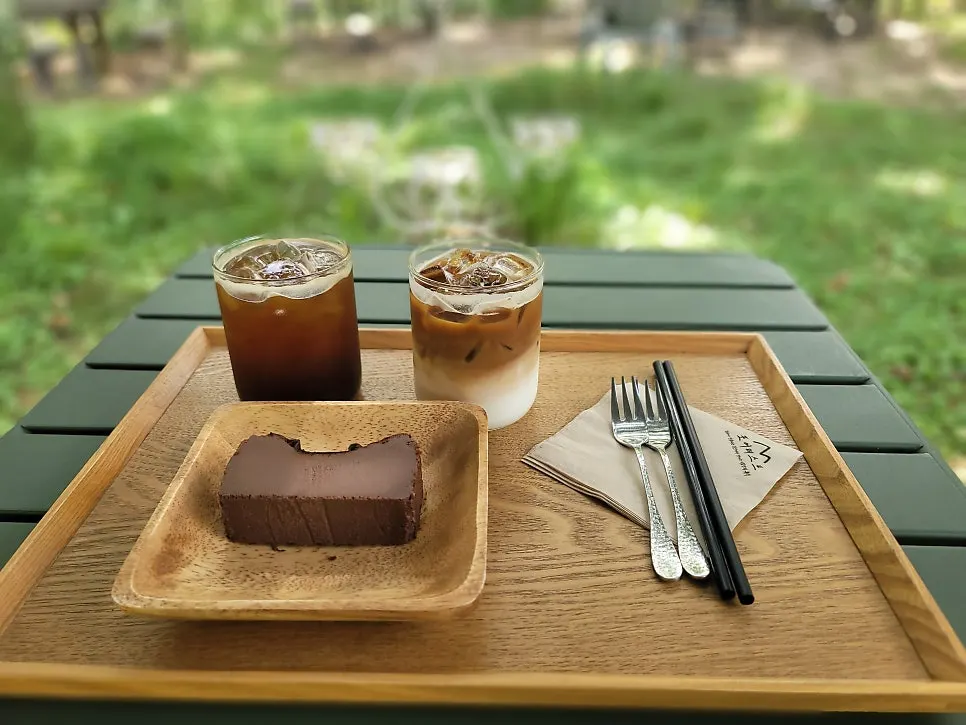 Forerest's order counter and dessert display case
