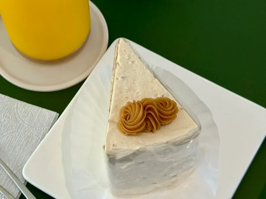 Udo peanut rice cake topped with peanut cream