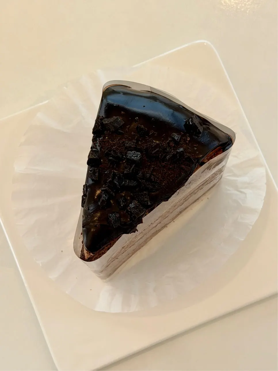 Cross-section of the rice cake with plenty of chocolate cream
