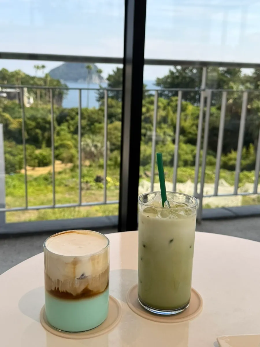 Close-up of the layered Jeongbang Waterfall Latte