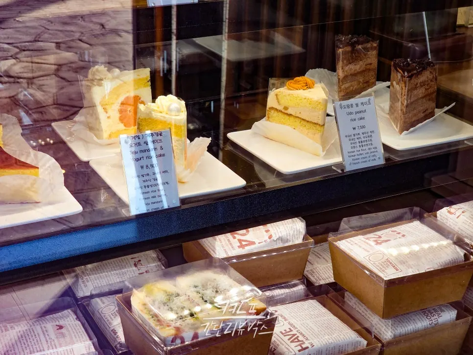 First-floor order counter and dessert display at Forest Jeongbang