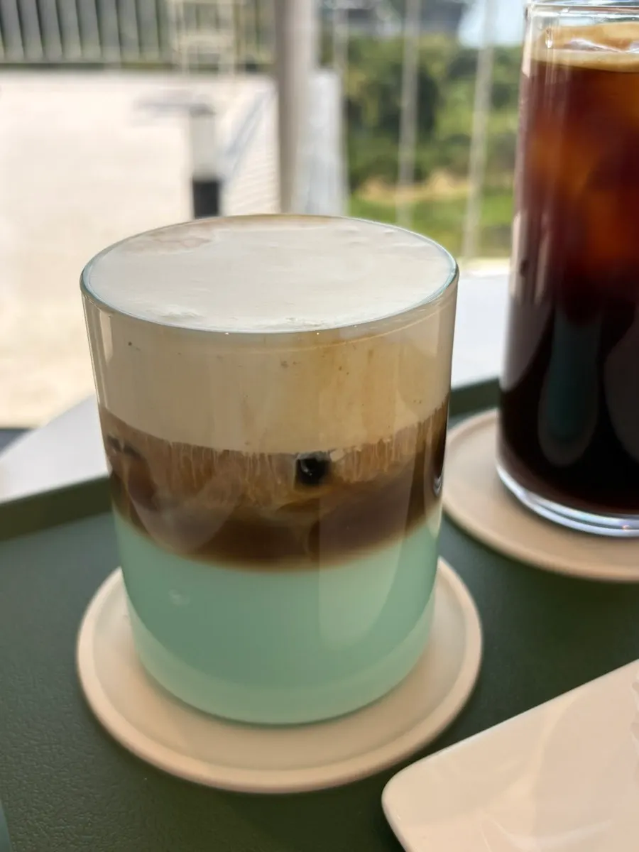 Blue pistachio Jeongbang Waterfall Latte
