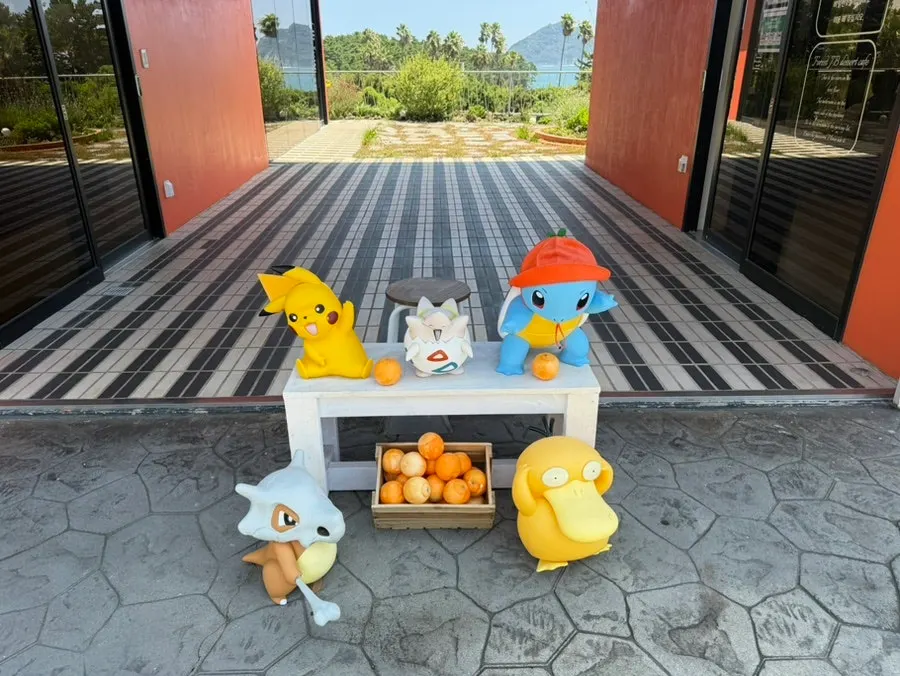 Palm trees, tangerine props and Pokémon plush photo zone