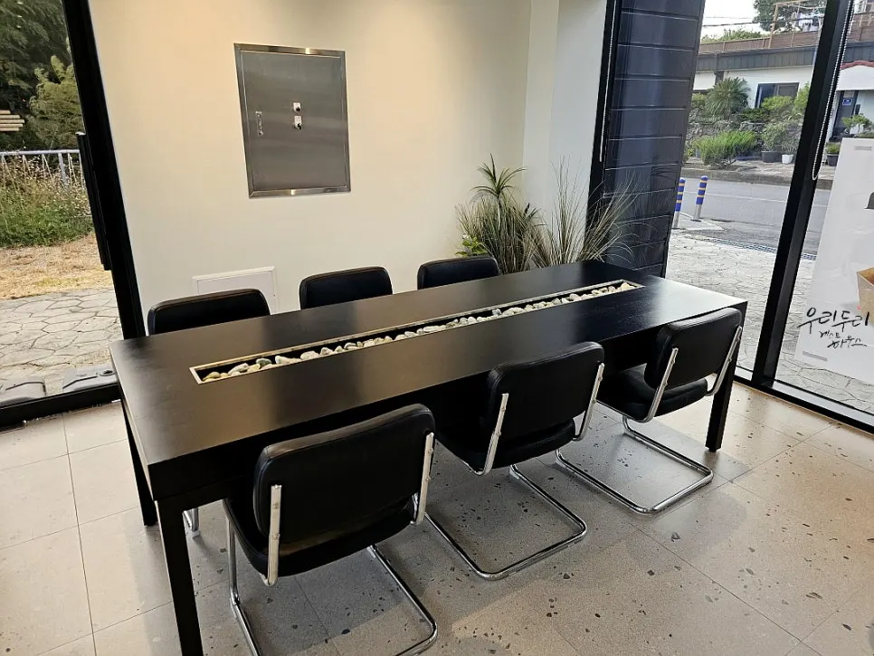 Forest Jeongbang first floor sofa seating and a laptop table