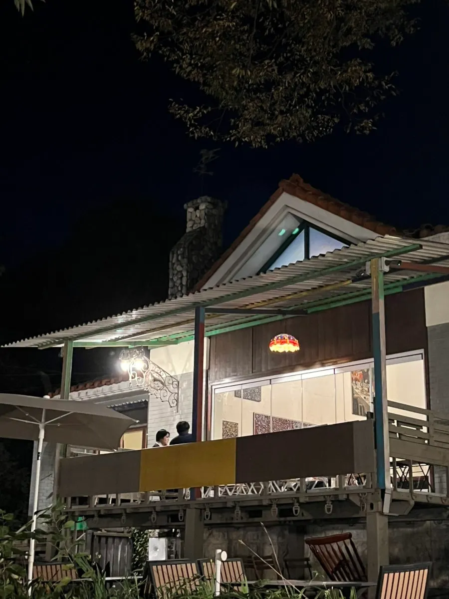 포어레스트 매장 외부와 입구 모습
