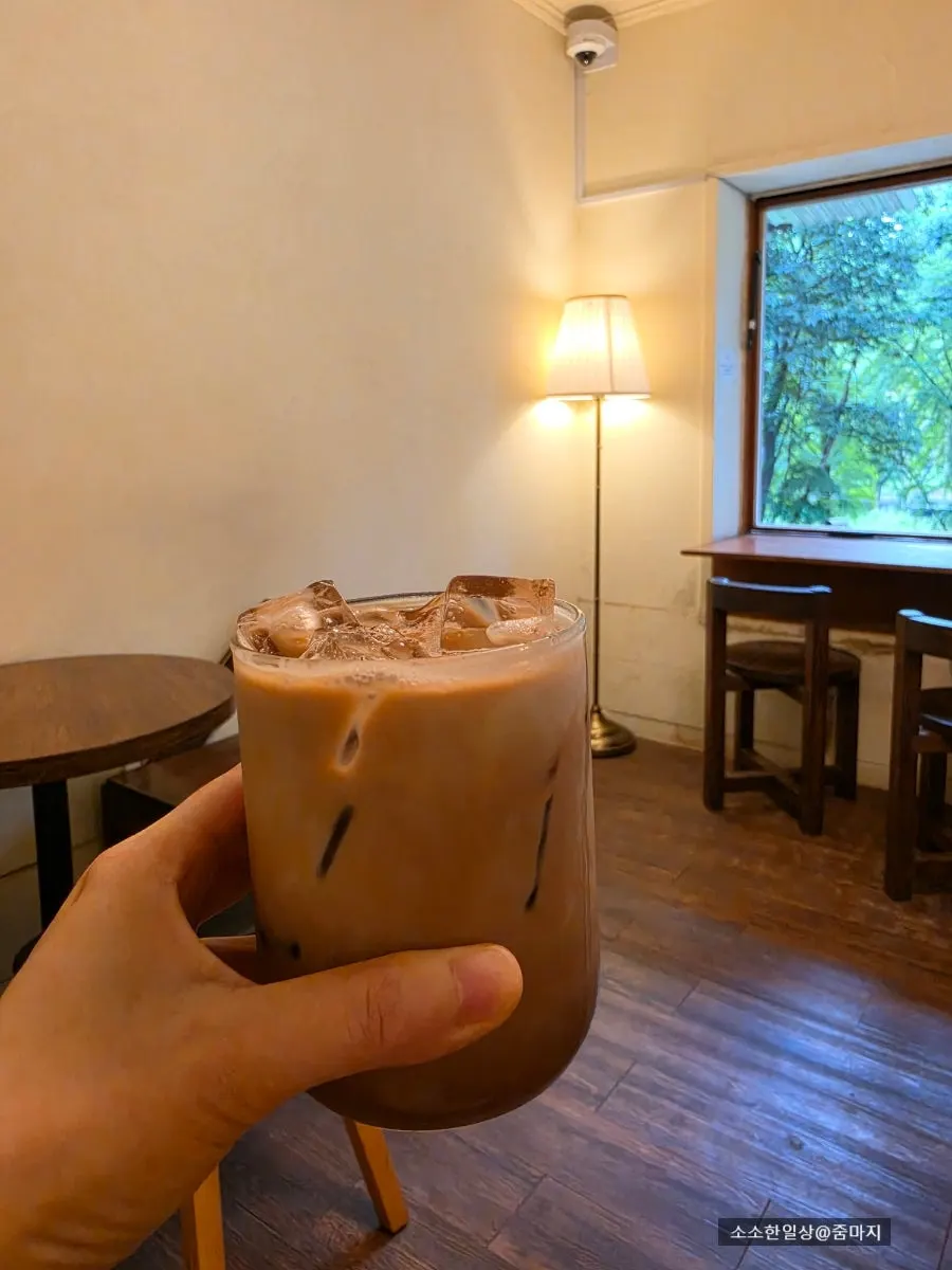 アイスモカとチョコレートバスクチーズケーキ