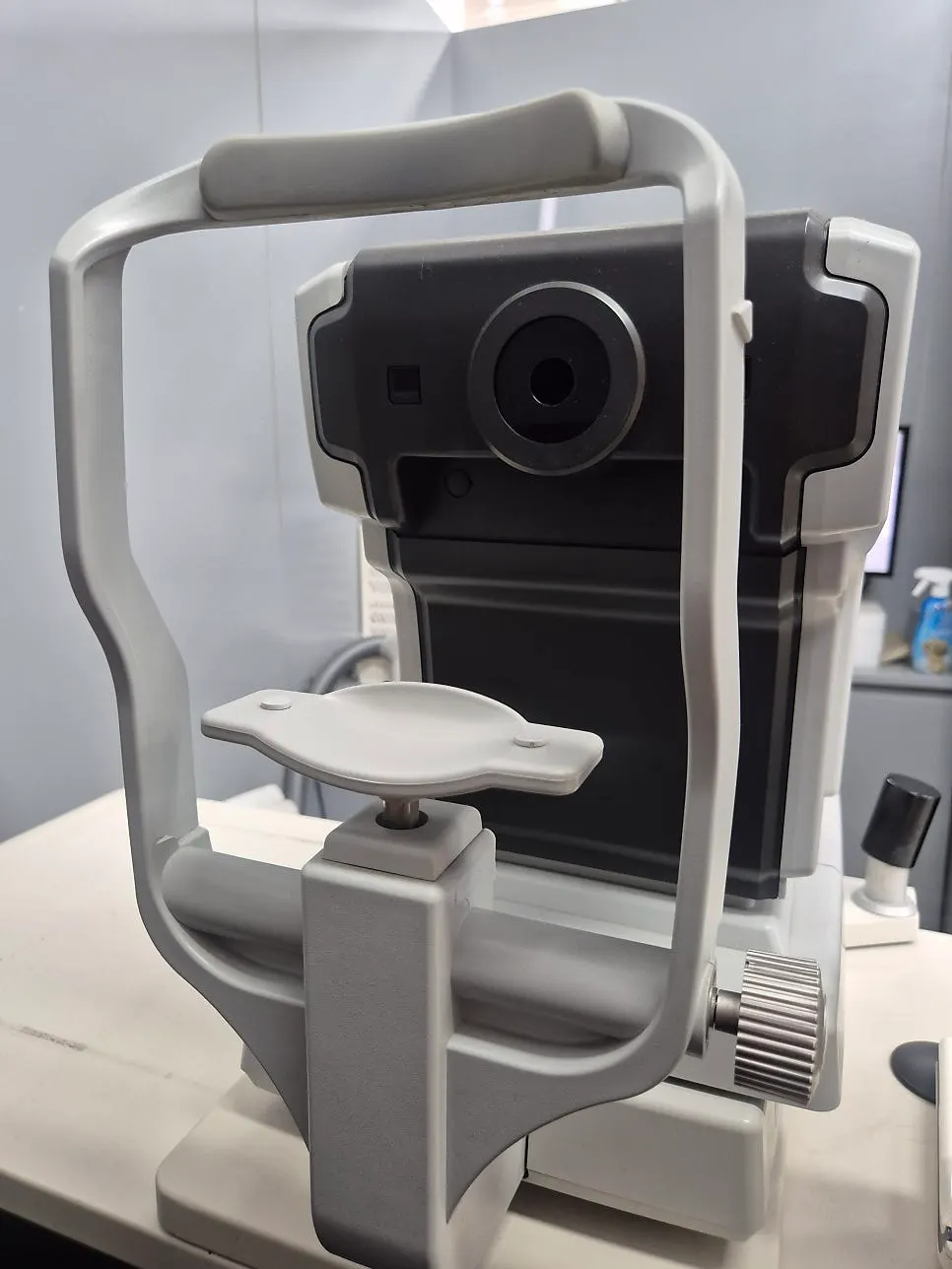 Binocular vision function test in progress viewing a screen