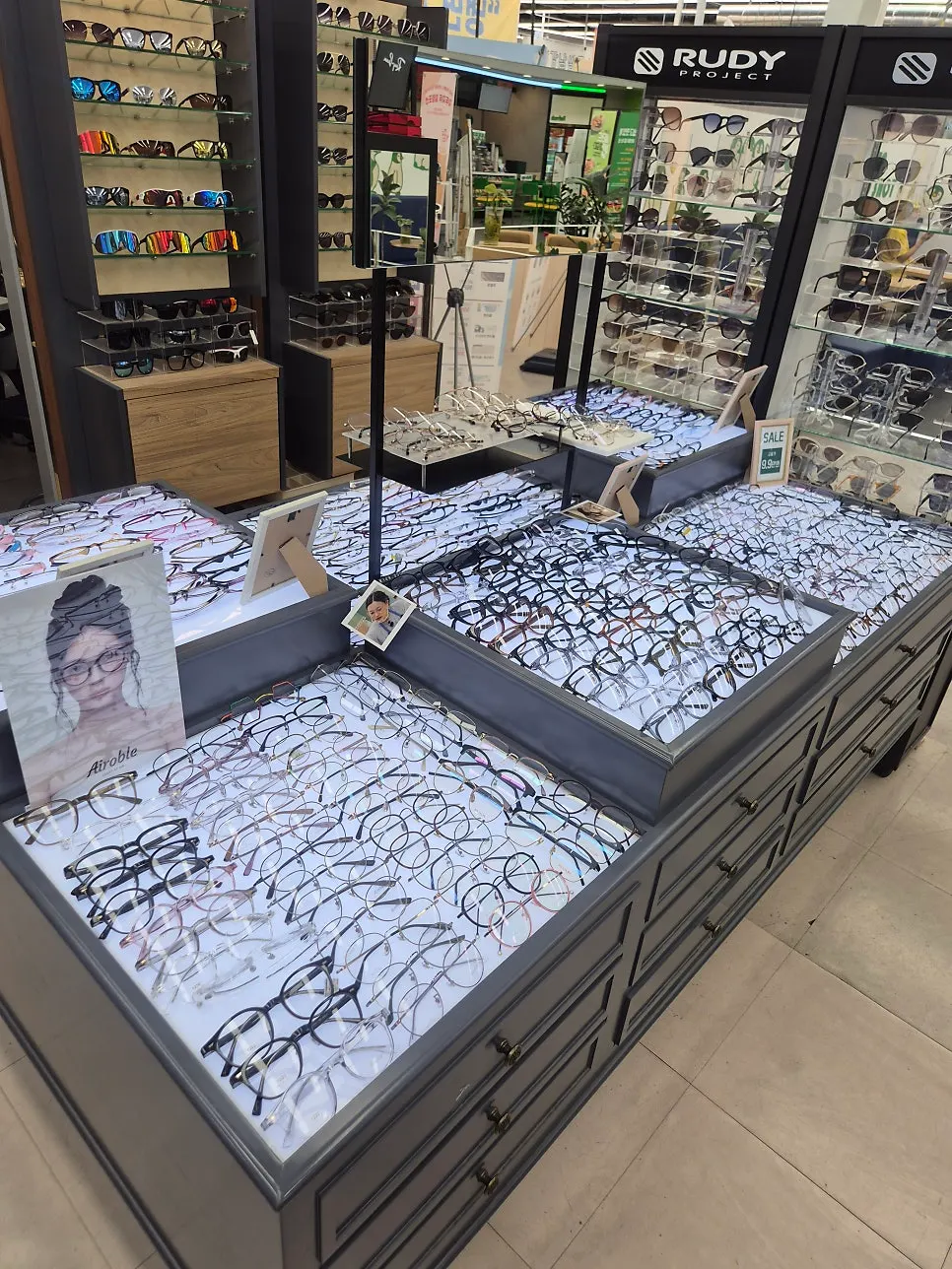 The chosen black Ray-Ban sunglasses