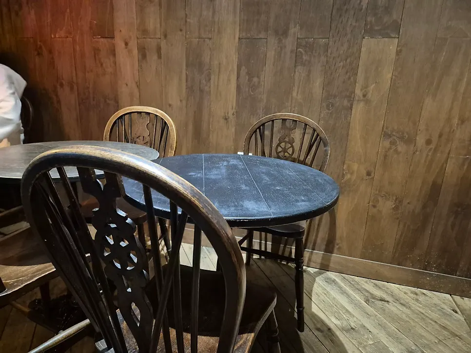 Quiet spot in the café good for conversation