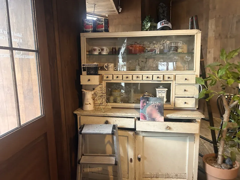 Store interior decorated with statues and vintage objects