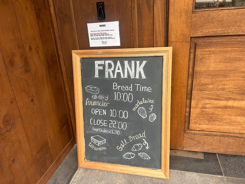 Calm, quiet seating area at Frank Coffee Bar