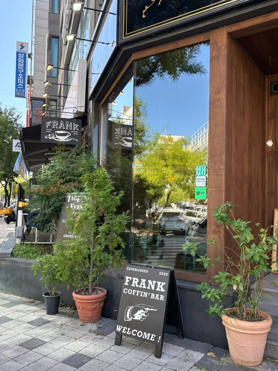 갤러리아백화점 근처 프랭크커핀바 둔산점 외관