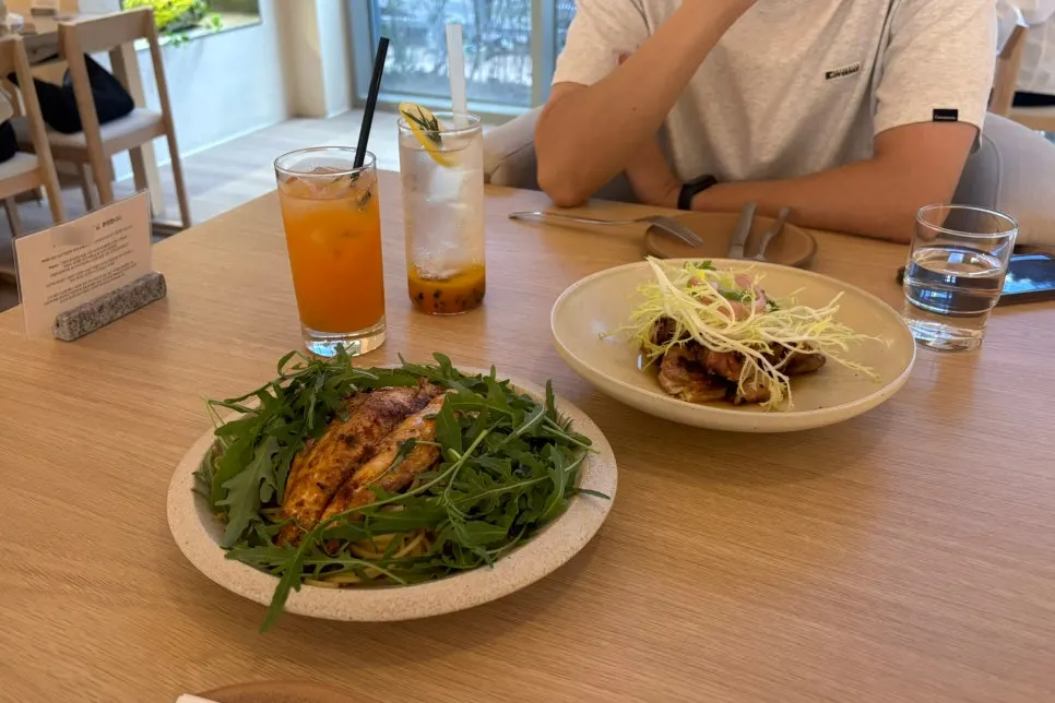 Table set with the ordered dishes and drinks