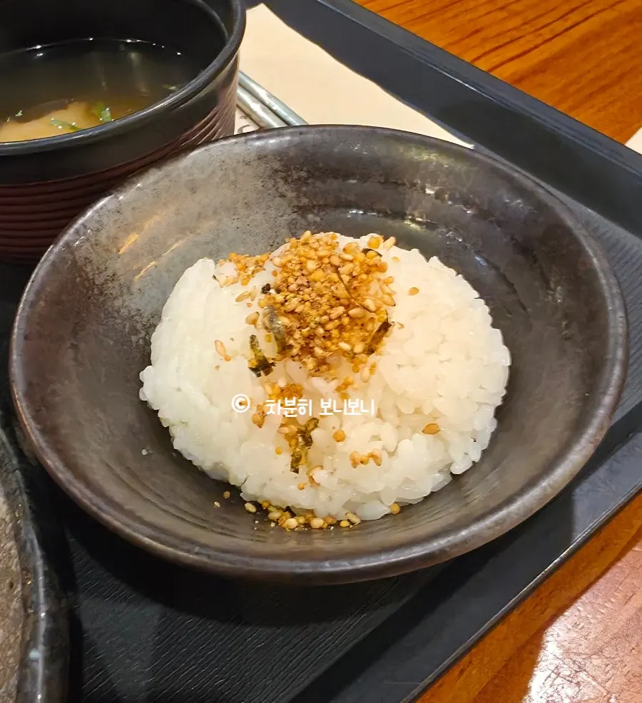 Sauce spread with soy sauce, sweet chili sauce, and salt