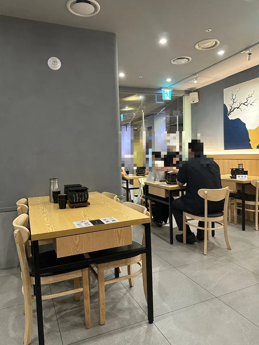 오전 11시 후라토식당 매장 내부 좌석