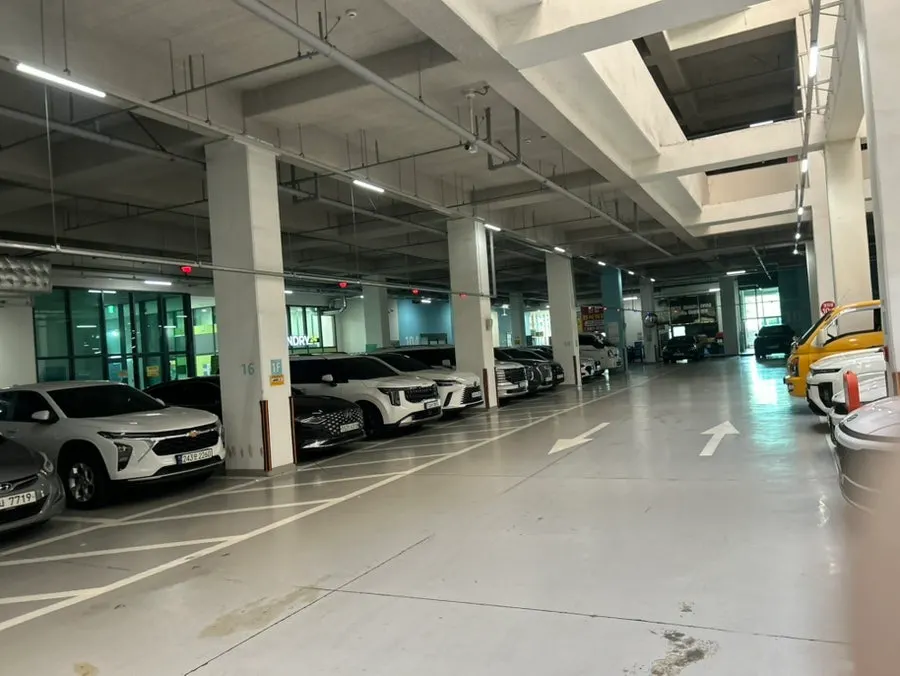 퍼그피자 인하대점 매장 외관과 간판