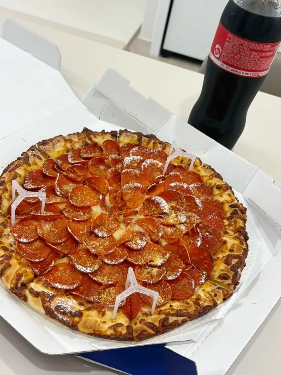 Full view of the Hurricane Double Pepperoni Pizza L
