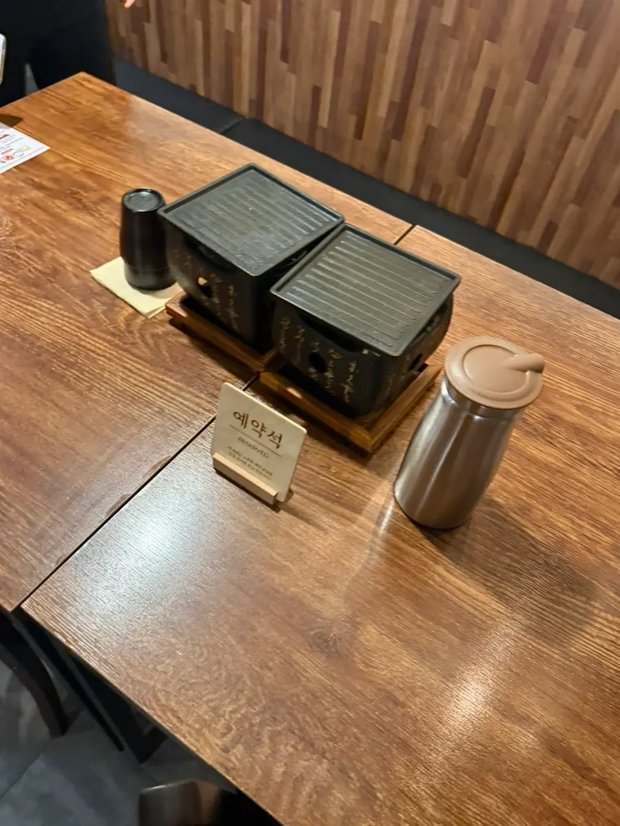 Seating and interior view of Hurato Sikdang Yeouido