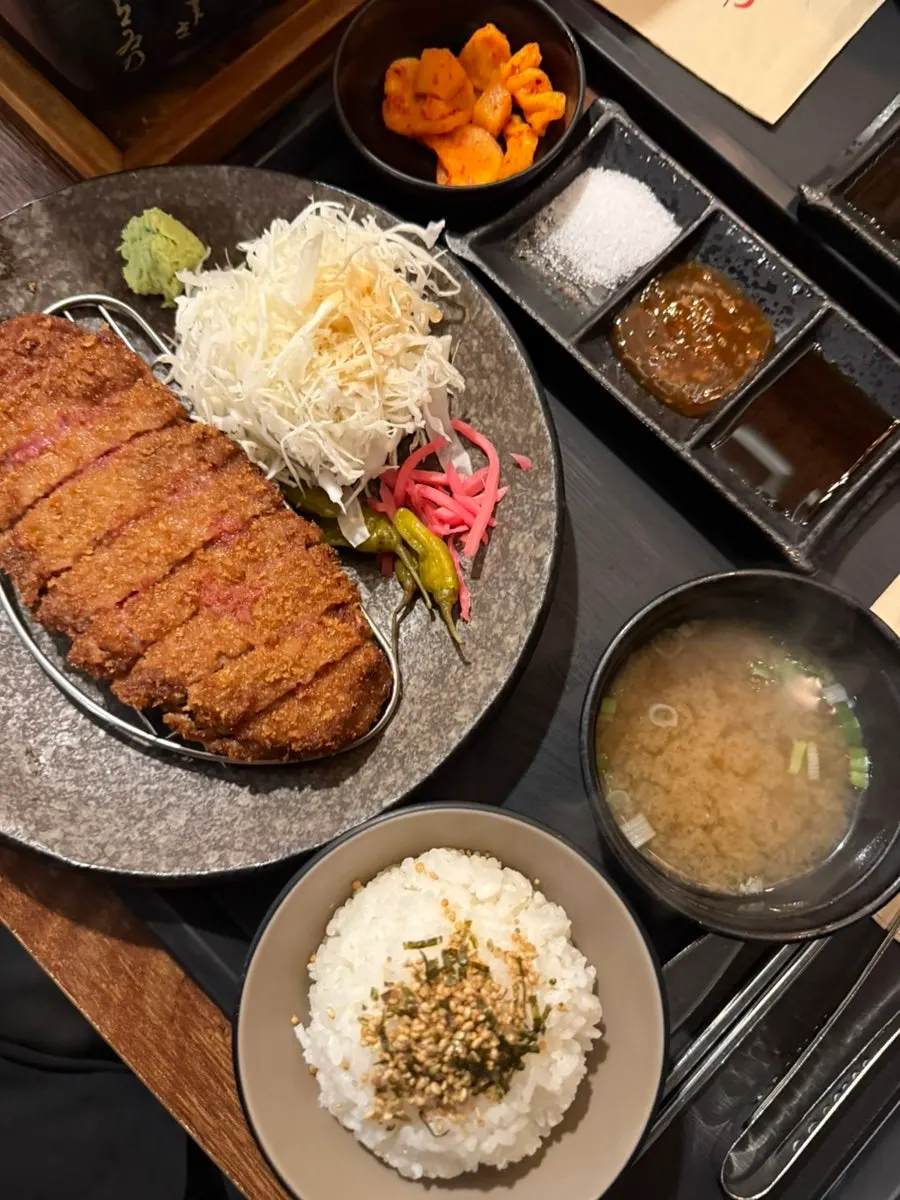 Full gyukatsu set spread at Hurato Sikdang